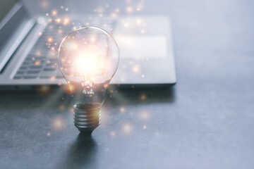 在赤道正上方的同步卫星距离地球中心的高度都相等吗？